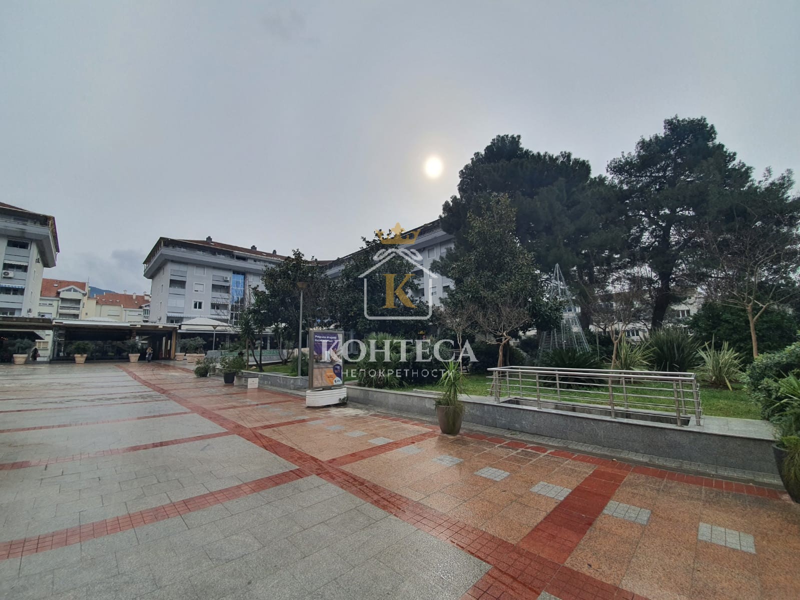 Izdaje se poslovni prostor 37m2 u samom centru grada, Tivat